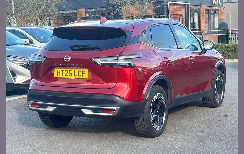 Used Nissan Qashqai N-Connecta 155 HP (114 kW) 2025 Red SUV