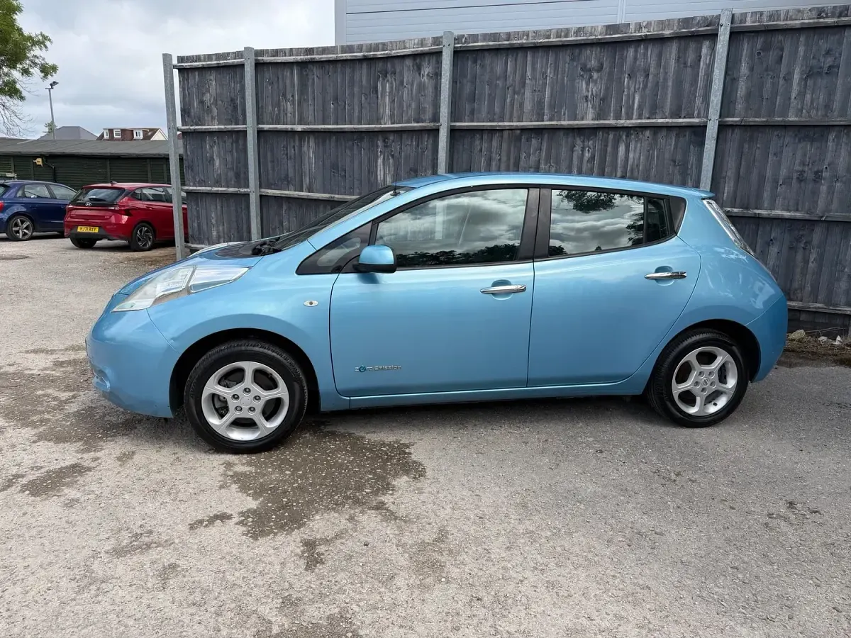 Used Nissan Leaf Acenta 80 kW (109 HP) 2016 Blue Hatchback