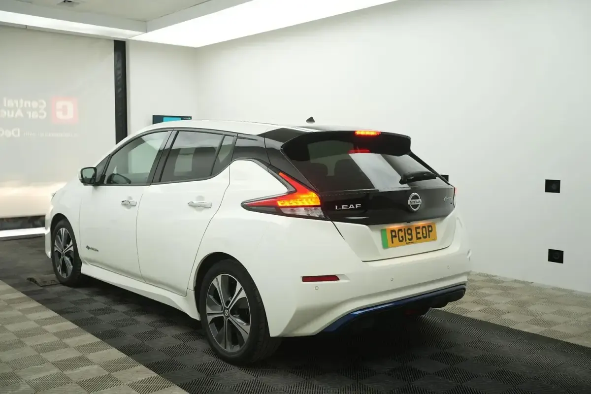 Used Nissan Leaf N-Connecta 110 kW (150 HP) 2019 White Hatchback