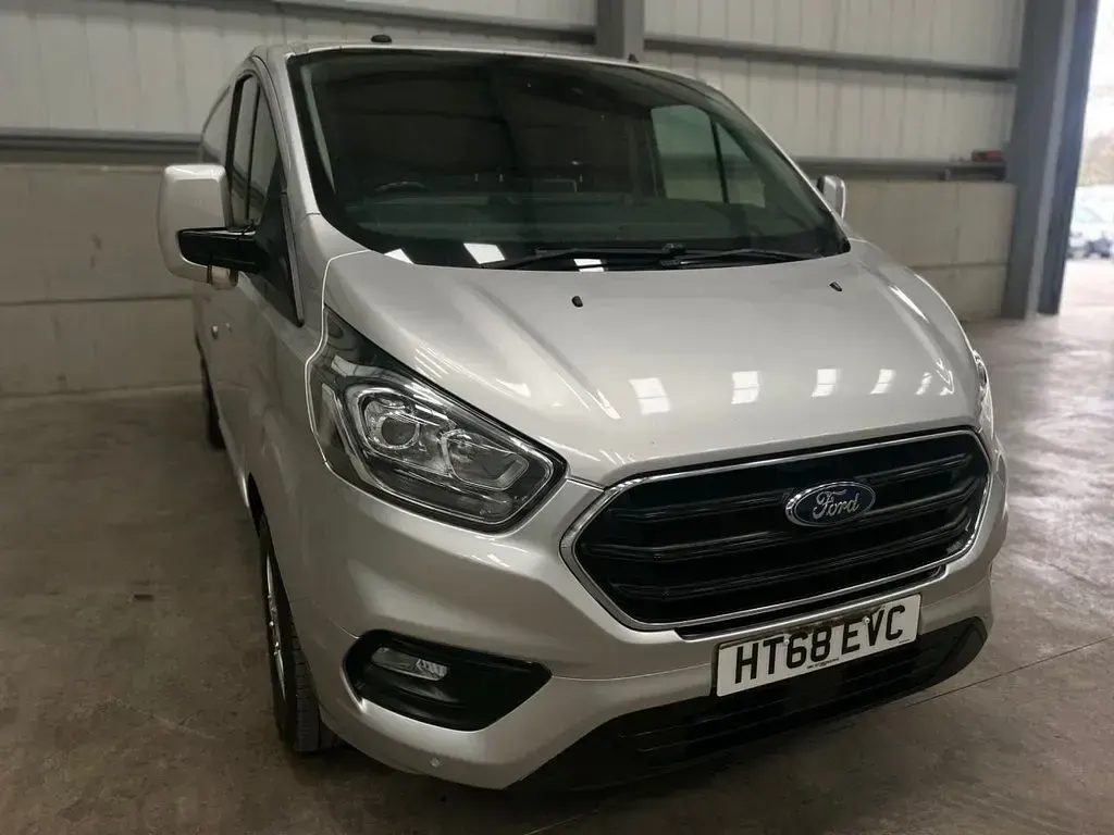 Used Ford Transit Custom Limited 130 HP (95 kW) 2019 Silver Van