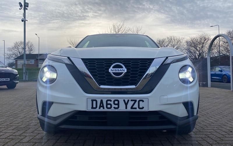 Used Nissan Juke Acenta 117 HP (86 kW) 2019 White SUV