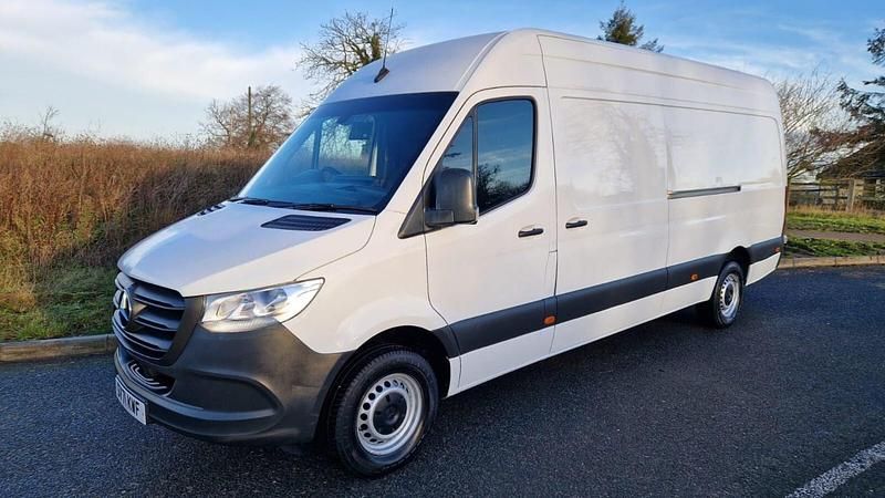 Used Mercedes Sprinter Progressive 148 HP (108 kW) 2021 White Van