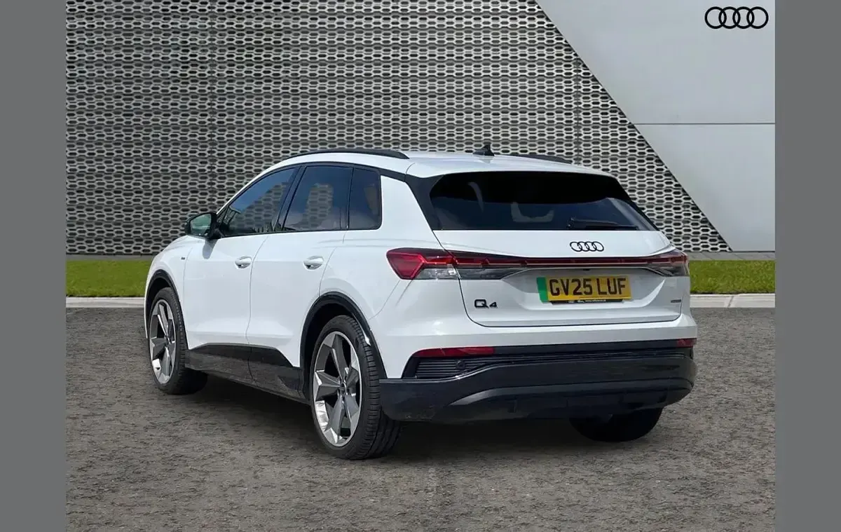 Used Audi Q4 e-tron Black Edition 250 kW (340 HP) 2025 White SUV
