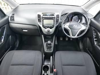 Used Hyundai ix20 Premium 90 HP (66 kW) 2017 White Hatchback