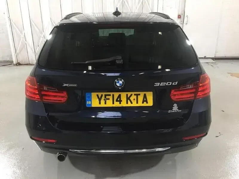 Begagnad BMW 320 Luxury Line 184 HK (135 kW) 2014 Blå Kombi