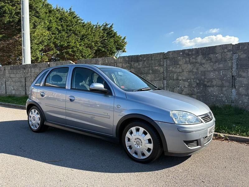 Silver Used 2005 Vauxhall Corsa Design Edition Hatchback | £2,450 (Fair price) - Image 1/4