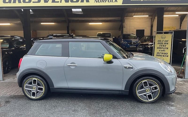 Used Mini Cooper Level 1 135 kW (184 HP) 2023 Hatchback