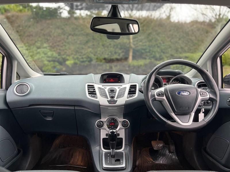 Used Ford Fiesta Titanium 96 HP (70 kW) 2009 Silver Hatchback