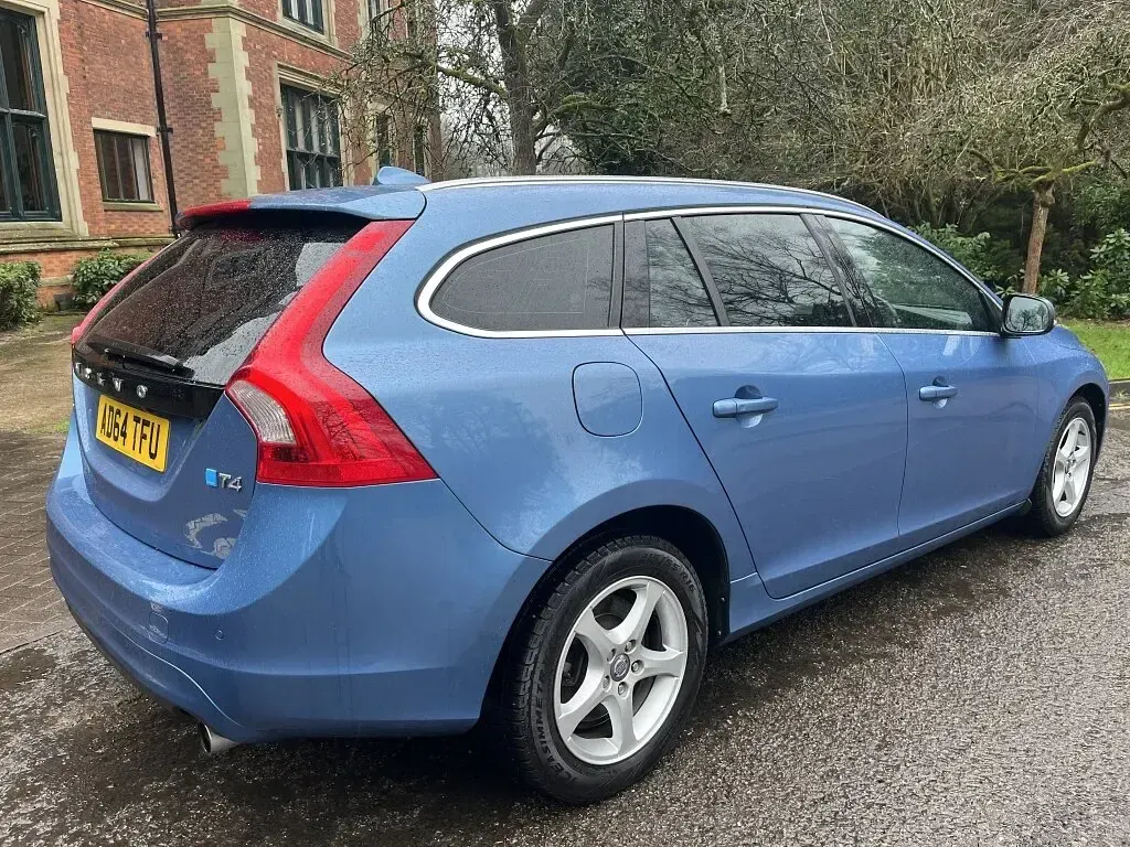Used Volvo V60 SE 150 HP (110 kW) 2014 Blue Estate