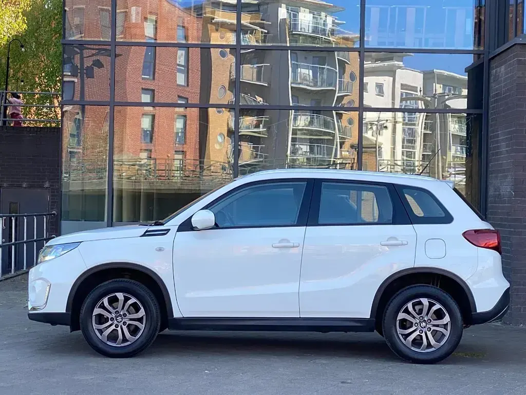 Used Suzuki Vitara SZ4 129 HP (94 kW) 2021 White SUV
