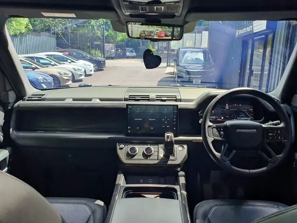 Used Land Rover Defender HSE Dynamic 300 HP (220 kW) 2023 Black SUV
