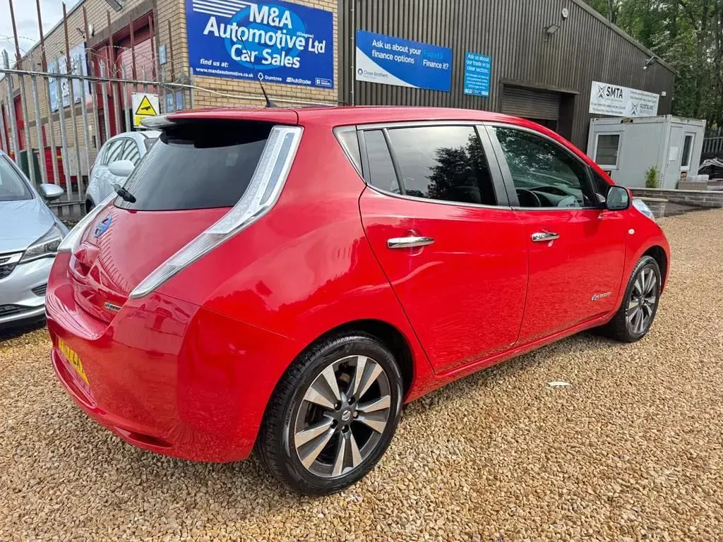 Used Nissan Leaf Tekna 80 kW (109 HP) 2017 Red Hatchback