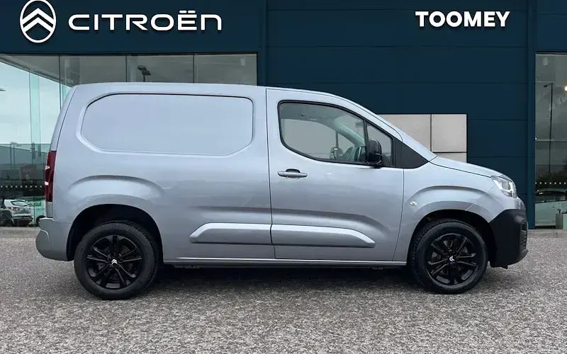 Used Citroën Berlingo PureTech 110 HP (80 kW) 2022 Grey MPV