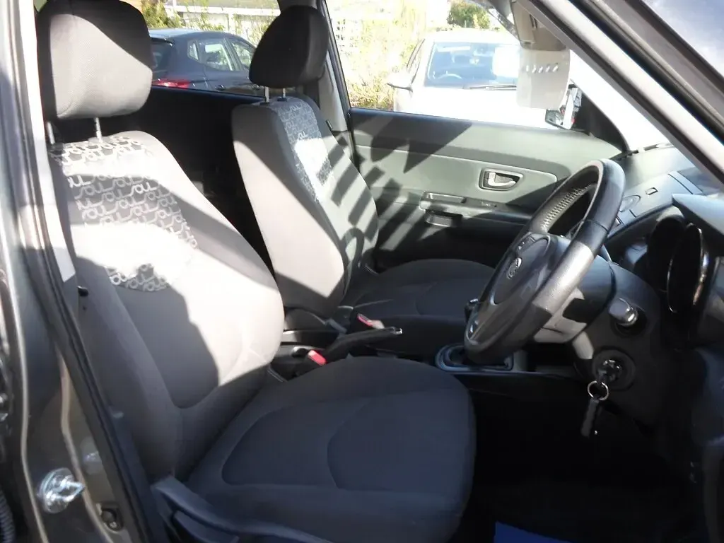 Used Kia Soul 126 HP (92 kW) 2011 Silver SUV