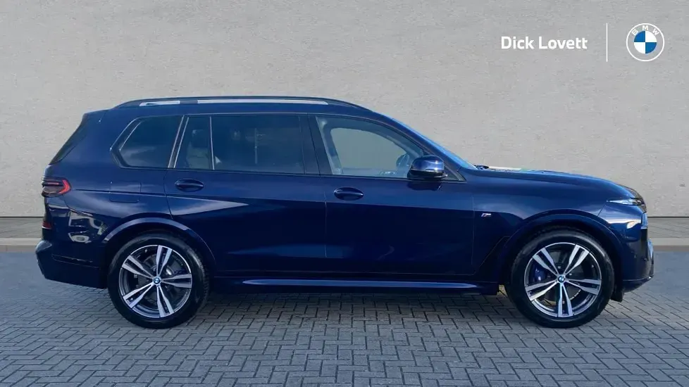 Używany BMW X7 M Sport 347 KM (255 kW) 2025 Niebieski SUV