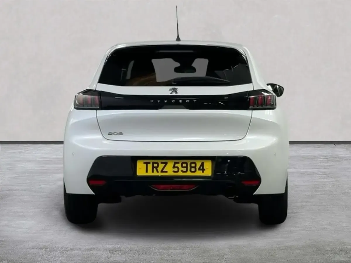 Used Peugeot 208 Allure Premium 101 HP (74 kW) 2022 White Hatchback