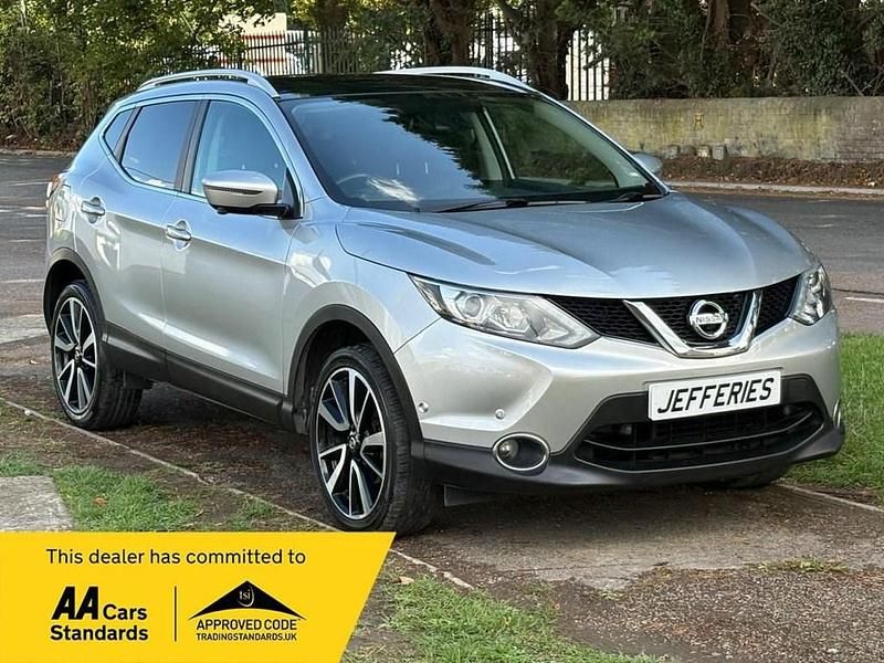 Silver Used 2017 Nissan Qashqai Tekna SUV | £7,995 (Fair price) - Image 1/4