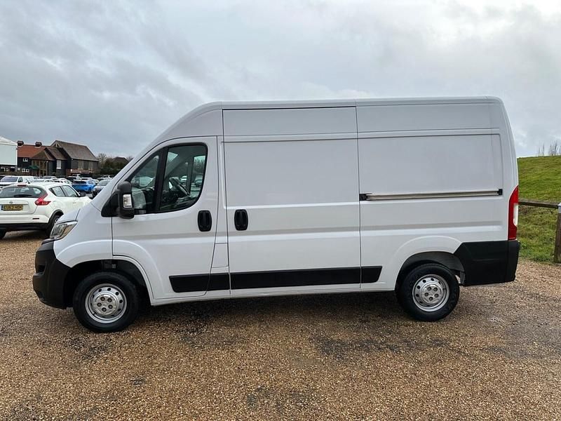 Used Vauxhall Movano S 140 HP (102 kW) 2023 White MPV