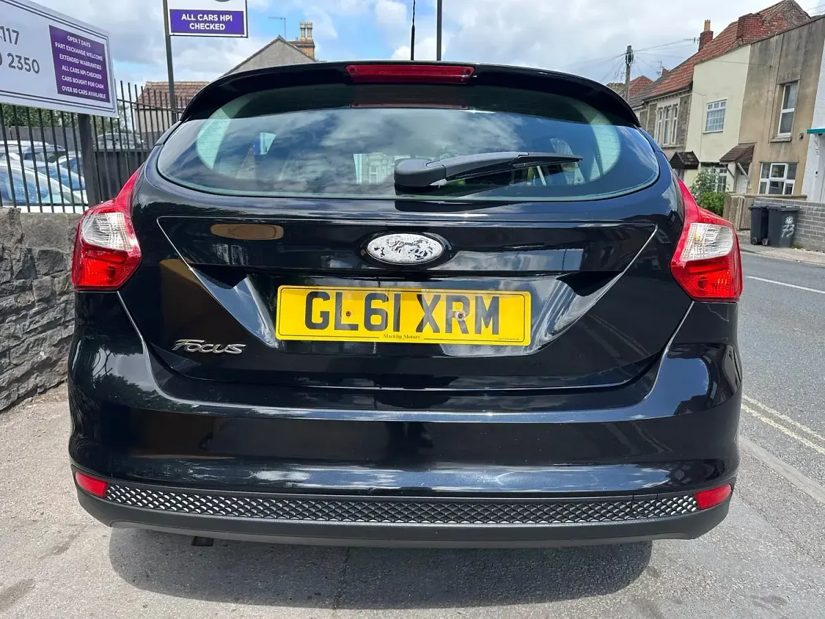 Used Ford Focus Zetec 105 HP (77 kW) 2012 Black Hatchback