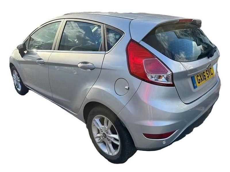 Used Ford Fiesta Zetec 105 HP (77 kW) 2016 Silver Hatchback