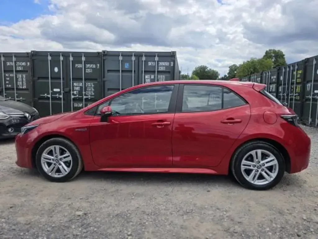 Used Toyota Corolla 122 HP (89 kW) 2021 Red Hatchback