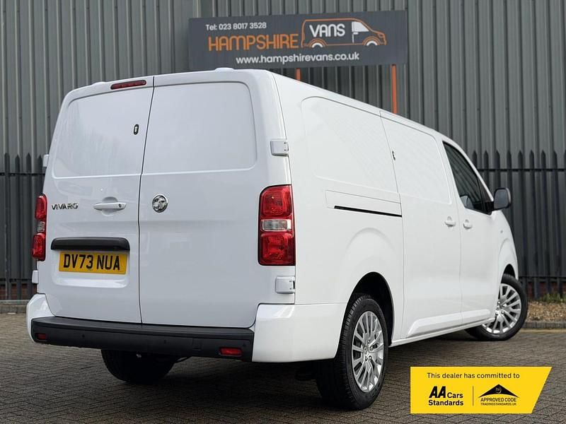 Used Vauxhall Vivaro S 100 HP (73 kW) 2023 White MPV