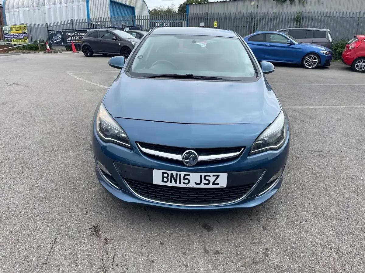 Used Vauxhall Astra SRi 115 HP (84 kW) 2015 Blue Hatchback