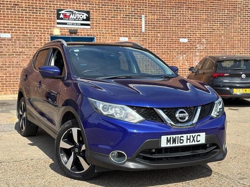 Blue Used 2016 Nissan Qashqai N-Connecta SUV | £7,250 (Good price) - Image 1/4