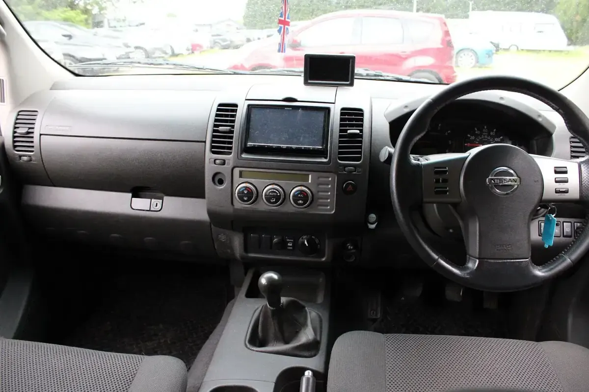 Used Nissan Navara 174 HP (127 kW) 2006 Black Pickup