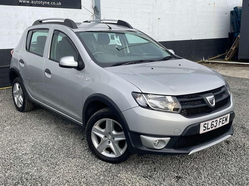 Used Dacia Sandero Stepway Ambiance 90 HP (66 kW) 2013 Silver Hatchback