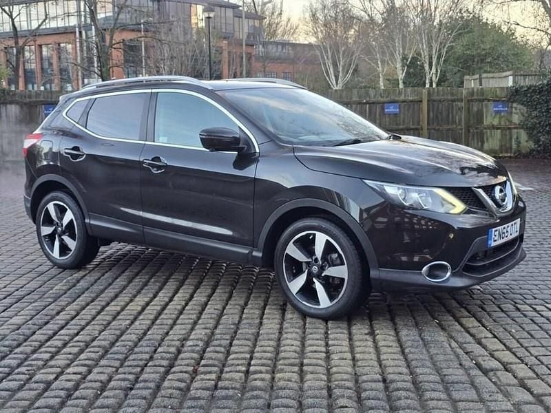 Black Used 2016 Nissan Qashqai N-Connecta SUV | £9,170 (Fair price) - Image 1/4