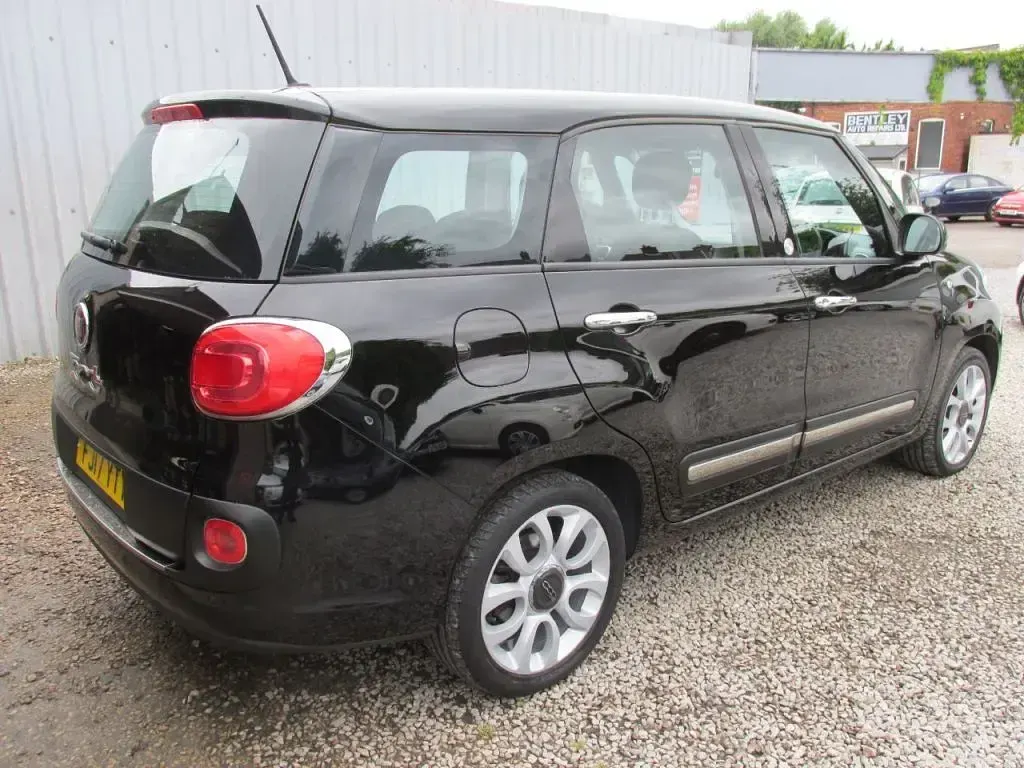Used Fiat 500L Lounge 2017 Black MPV