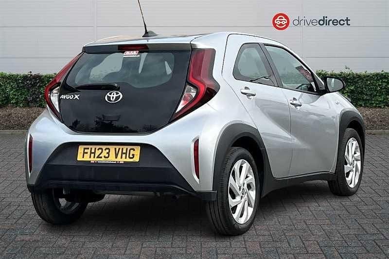 Used Toyota Aygo X PURE 72 HP (52 kW) 2023 Silver SUV