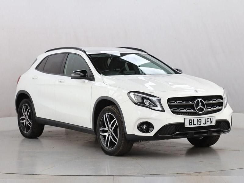 Used Mercedes GLA180 Urban 122 HP (89 kW) 2019 White SUV