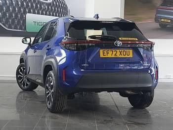 Used Toyota Yaris Hybrid Design 116 HP (85 kW) 2023 Blue Estate