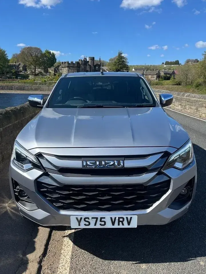 New Isuzu D-Max 2025 Silver Pickup