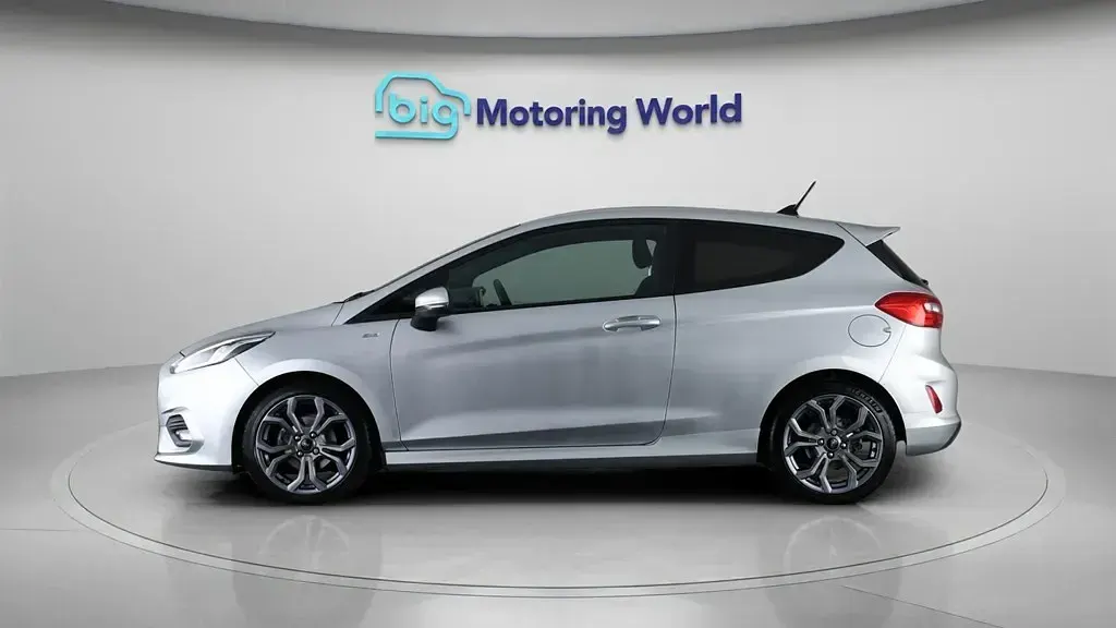Usado Ford Fiesta ST-Line 125 HP (91 kW) 2020 Prateado Citadino
