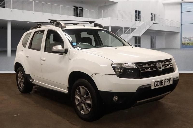 Used Dacia Duster Lauréate 110 HP (80 kW) 2016 White SUV