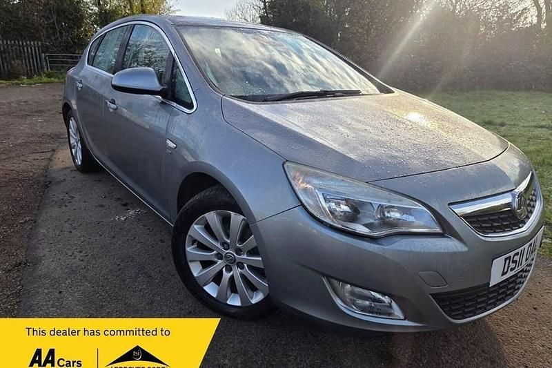 Silver Used 2011 Vauxhall Astra Hatchback | £1,250 (Good price) - Image 1/1