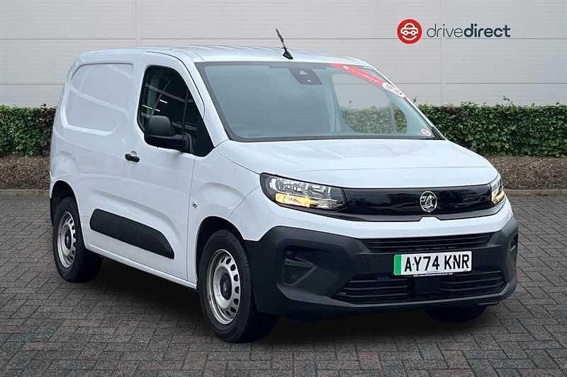 Used Vauxhall Combo 100 kW (136 HP) 2024 White MPV
