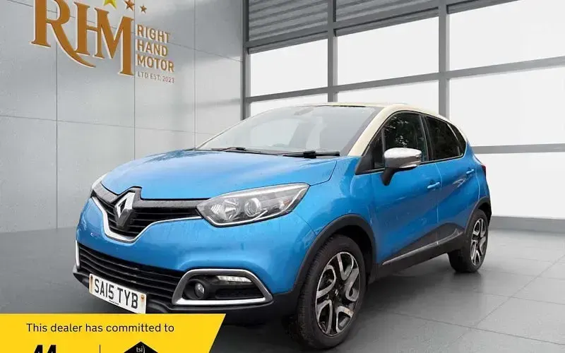 Used Renault Captur Dynamique 90 HP (66 kW) 2015 Blue/cream SUV