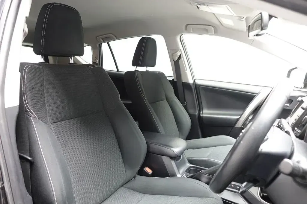 Used Toyota RAV4 Hybrid 197 HP (144 kW) 2018 Black SUV