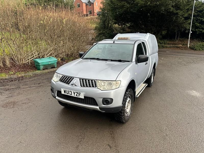 Used Mitsubishi L200 134 HP (98 kW) 2013 Silver Pickup