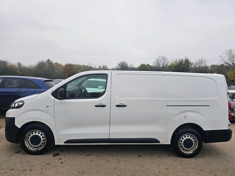 White Used 2020 Citroën Dispatch MPV | £9,000 (Good price) - Image 1/4