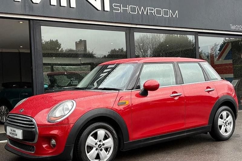 Used Mini ONE Hatch 102 HP (75 kW) 2015 Red Hatchback