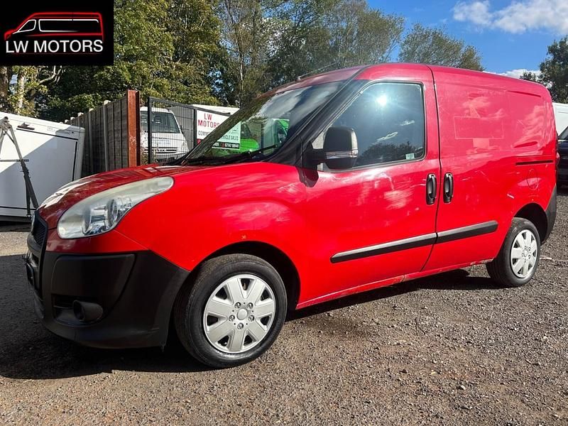 Red Used 2013 Fiat Doblò MPV | £1,999 (Super price) - Image 1/4