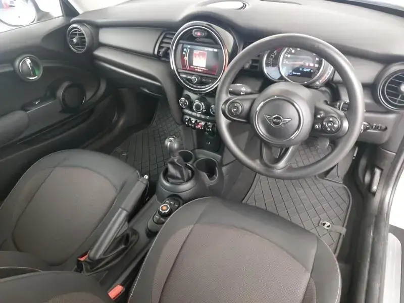 Used Mini ONE Classic 102 HP (75 kW) 2020 White Hatchback