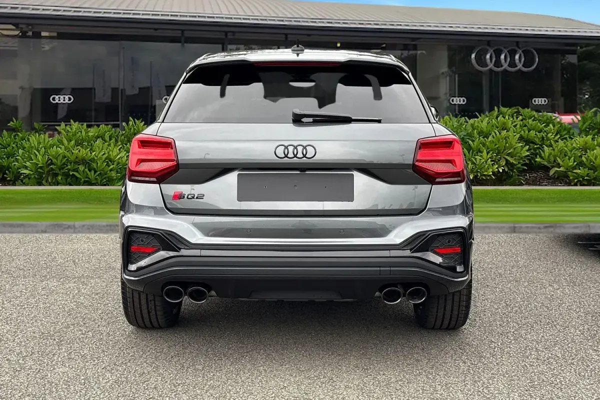 Nowe Audi SQ2 Black Edition 300 KM (220 kW) 2026 Szary SUV