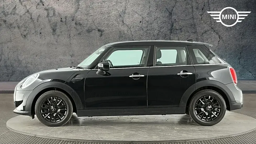 Used Mini Cooper Classic 134 HP (98 kW) 2022 Black Hatchback