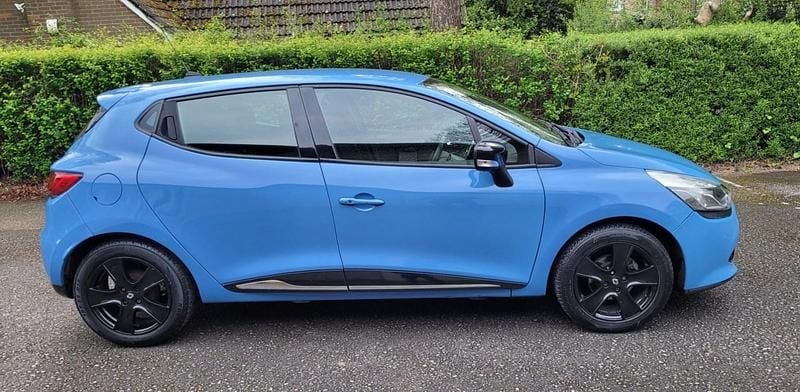 Used Renault Clio IV Dynamique 2014 Blue Hatchback
